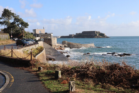 2025_09_11 Guernesey de St Peter Port à Torteval, IMG_0591_Le château de Cornet depuis La Valette