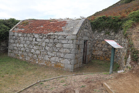 2025_09_11 Guernesey de St Peter Port à Torteval, IMG_0639_La maison des Gardes de la baie des Saints