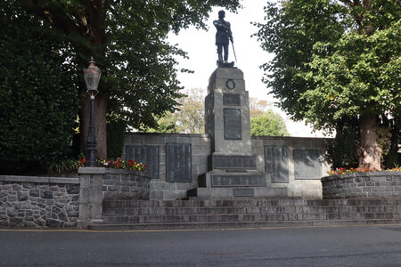 2025_09_15-17 St Peter Port, IMG_1008_Le monument aux morts