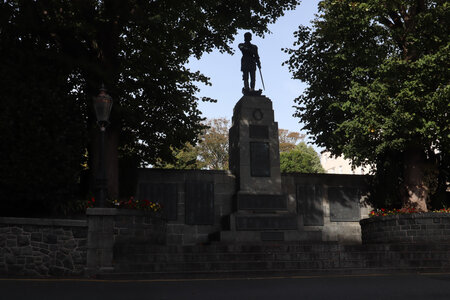 2025_09_15-17 St Peter Port, IMG_1007_Le monument aux morts
