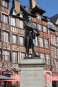 2025 09 19 Rennes, IMG_1203_La statue de Jean Leperdit