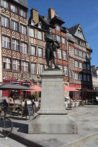 2025 09 19 Rennes, IMG_1204_La statue de Jean Leperdit