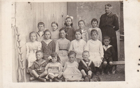 Ecole et logement (cliquer pour en voir plus), ECOLE-Classe Tharot 1920