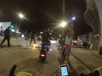 nancy_essey_les_nancy_voie_bus_tram_coronapiste, vlcsnap-2025-11-14-23h07m49s299