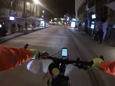 nancy_essey_les_nancy_voie_bus_tram_coronapiste, vlcsnap-2025-11-14-23h06m58s757