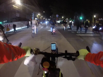 nancy_essey_les_nancy_voie_bus_tram_coronapiste, vlcsnap-2025-11-14-23h05m34s884