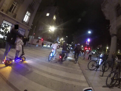 nancy_essey_les_nancy_voie_bus_tram_coronapiste, vlcsnap-2025-11-14-23h05m09s889