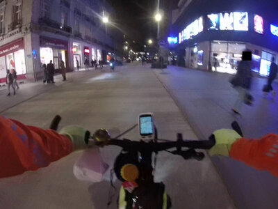 nancy_essey_les_nancy_voie_bus_tram_coronapiste, vlcsnap-2025-11-14-23h04m11s367