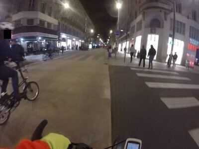 nancy_essey_les_nancy_voie_bus_tram_coronapiste, vlcsnap-2025-11-14-23h01m21s695