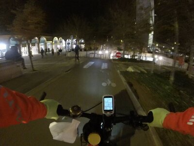 nancy_essey_les_nancy_voie_bus_tram_coronapiste, vlcsnap-2025-11-14-23h09m51s064