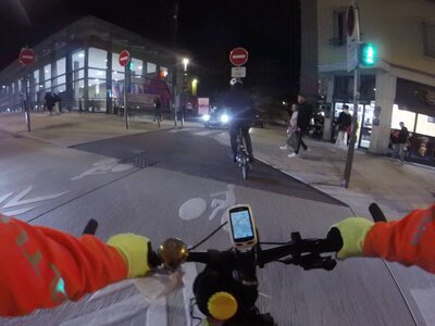 nancy_essey_les_nancy_voie_bus_tram_coronapiste, vlcsnap-2025-11-14-23h09m21s266