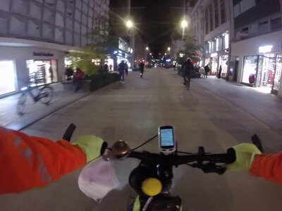 nancy_essey_les_nancy_voie_bus_tram_coronapiste, vlcsnap-2025-11-14-23h03m03s530