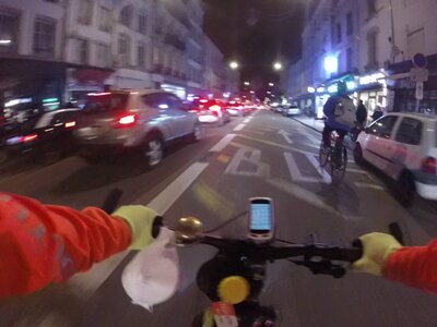 nancy_essey_les_nancy_voie_bus_tram_coronapiste, vlcsnap-2025-11-14-23h00m40s791