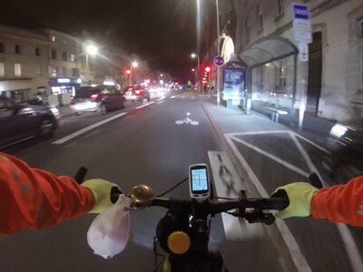 nancy_essey_les_nancy_voie_bus_tram_coronapiste, vlcsnap-2025-11-14-23h00m11s155