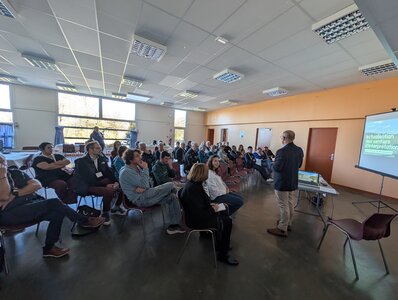 Photos réunion participative actualisation des sentiers d'interprétation du marais de Saône, PXL_20251105_132654810