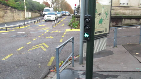 nancy_essey_les_nancy_voie_bus_tram_coronapiste, vlcsnap-2025-11-29-21h21m53s899