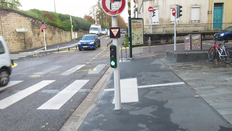 nancy_essey_les_nancy_voie_bus_tram_coronapiste, vlcsnap-2025-11-29-21h22m46s649