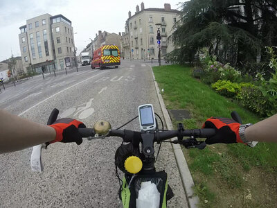 nancy_essey_les_nancy_voie_bus_tram_coronapiste, vlcsnap-2025-11-29-21h36m23s763