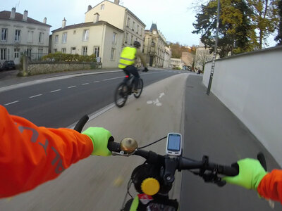 nancy_essey_les_nancy_voie_bus_tram_coronapiste, vlcsnap-2025-11-29-21h48m52s843