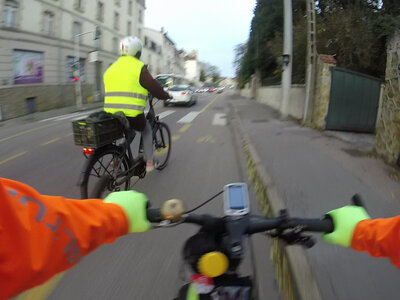 nancy_essey_les_nancy_voie_bus_tram_coronapiste, vlcsnap-2025-11-29-21h53m55s439