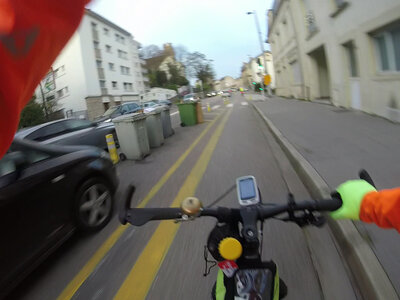 nancy_essey_les_nancy_voie_bus_tram_coronapiste, vlcsnap-2025-11-29-21h55m03s488