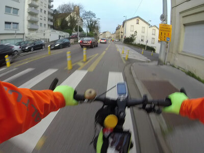 nancy_essey_les_nancy_voie_bus_tram_coronapiste, vlcsnap-2025-11-29-21h56m01s292