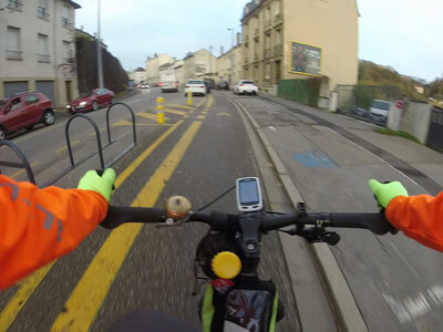 nancy_essey_les_nancy_voie_bus_tram_coronapiste, vlcsnap-2025-11-29-21h57m45s268