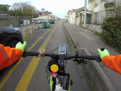 nancy_essey_les_nancy_voie_bus_tram_coronapiste, vlcsnap-2025-11-29-22h00m26s146