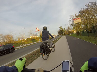 nancy_essey_les_nancy_voie_bus_tram_coronapiste, vlcsnap-2025-11-29-22h04m08s706