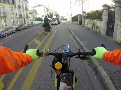 nancy_essey_les_nancy_voie_bus_tram_coronapiste, vlcsnap-2025-11-29-22h07m44s816