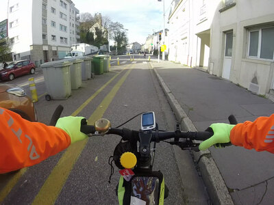 nancy_essey_les_nancy_voie_bus_tram_coronapiste, vlcsnap-2025-11-29-22h08m10s636