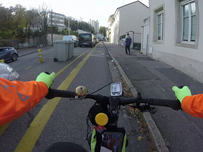 nancy_essey_les_nancy_voie_bus_tram_coronapiste, vlcsnap-2025-11-29-22h10m06s320