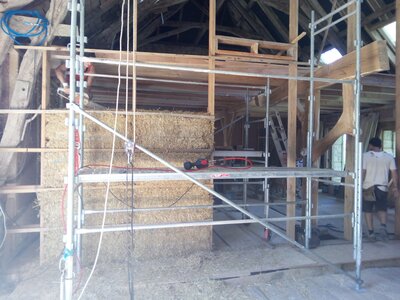 Evolutions à l'écolieu de Rhodes , 20250716_montage cloison paille