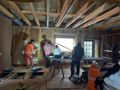 Evolutions à l'écolieu de Rhodes , 20251214_enduit finition  2 