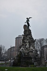 TURIN marsn2025, Monument en l'honneur des ouvriers qui ont construit le tunnel de Fréjus