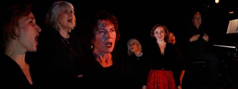 Artistes, Lyric sisters