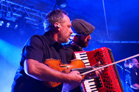 Festival Montagn'Arts 2026 photos d'Anne BOLZE, FAUT QU&rsquo;A GUINCHE DIMANCHE SOIR MONTAGN&rsquo;ARTS 2026 PHOTO ANNE BOLZE  9 