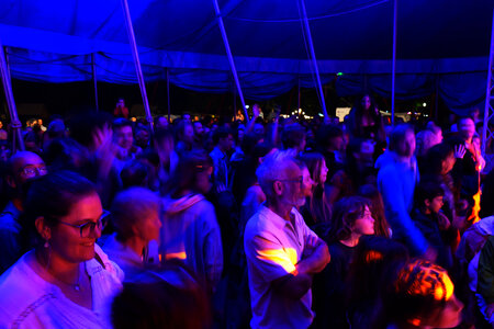 Festival Montagn'Arts 2026 photos d'Anne BOLZE, FAUT QU&rsquo;A GUINCHE DIMANCHE SOIR MONTAGN&rsquo;ARTS 2026 PHOTO ANNE BOLZE  19 
