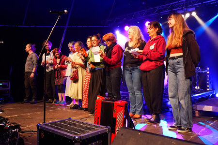 Festival Montagn'Arts 2026 photos d'Anne BOLZE, FINAL EQUIPE DERNIER SOIR DIMANCHE 24 MAI 2026 MONTAGN&rsquo;ARTS PHOTO ANNE BOLZE  7 