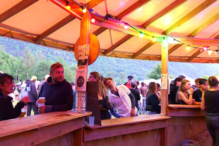 Festival Montagn'Arts 2026 photos d'Anne BOLZE, LE BAR DIMANCHE 24 MAI 2026 MONTAGN&rsquo;ARTS PHOTO ANNE BOLZE  6 