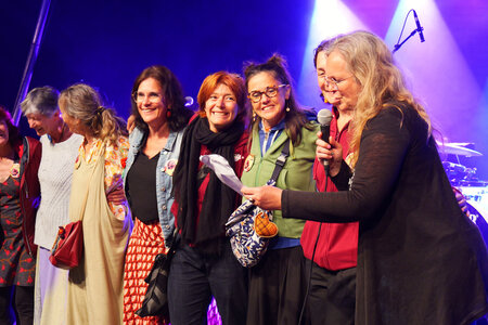 Festival Montagn'Arts 2026 photos d'Anne BOLZE, FINAL EQUIPE DERNIER SOIR DIMANCHE 24 MAI 2026 MONTAGN&rsquo;ARTS PHOTO ANNE BOLZE  1 