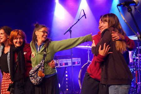 Festival Montagn'Arts 2026 photos d'Anne BOLZE, FINAL EQUIPE DERNIER SOIR DIMANCHE 24 MAI 2026 MONTAGN&rsquo;ARTS PHOTO ANNE BOLZE  4 