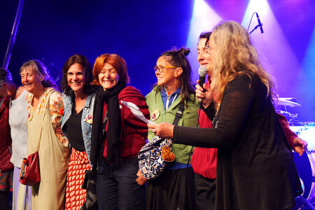 Festival Montagn'Arts 2026 photos d'Anne BOLZE, FINAL EQUIPE DERNIER SOIR DIMANCHE 24 MAI 2026 MONTAGN&rsquo;ARTS PHOTO ANNE BOLZE  5 