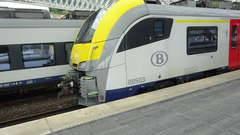 SNCB - Liège-Guillemins, gros plan sur le museau d'une Desiro - Liège Guillemins 08 09 2019