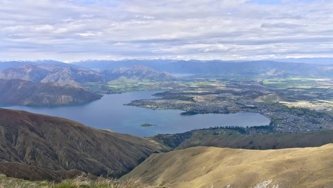 Nouvelle Zélande, novembre à janvier 2019-20, _1270128 raw Wanaka depuis Mont Alpha  1630m   massif du Roys Peak  ile du sud