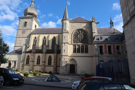 20200813-02 GR7 Ballon d'Alsace - Grancey - Beaune, 1490 L'église abbatiale, Remiremont.