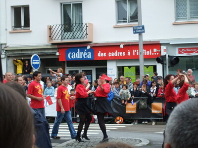 Grande parade festival Lorient 2008<br>@copyleft <a href=https://www.le-fab-lab.com>Le Fab'Blab</a> Licence Art Libre, perree-t-dancers_ile-de-man