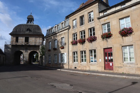 20200813-02 GR7 Ballon d'Alsace - Grancey - Beaune, 1721 Langres : la porte des Moulins (rempart Sud)