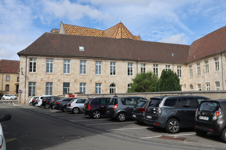 20200813-02 GR7 Ballon d'Alsace - Grancey - Beaune, 1769 Langres : le groupe scolaire Sacré-Coeur et le toit de la cathédrale (rempart Est)