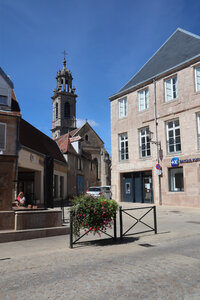 20200813-02 GR7 Ballon d'Alsace - Grancey - Beaune, 1785 Langres : la place du Théâtre et l'église Saint-Martin